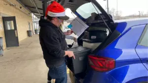 meals-on-wheels-volunteers-deliver-hope-and-connection-this-holiday-season