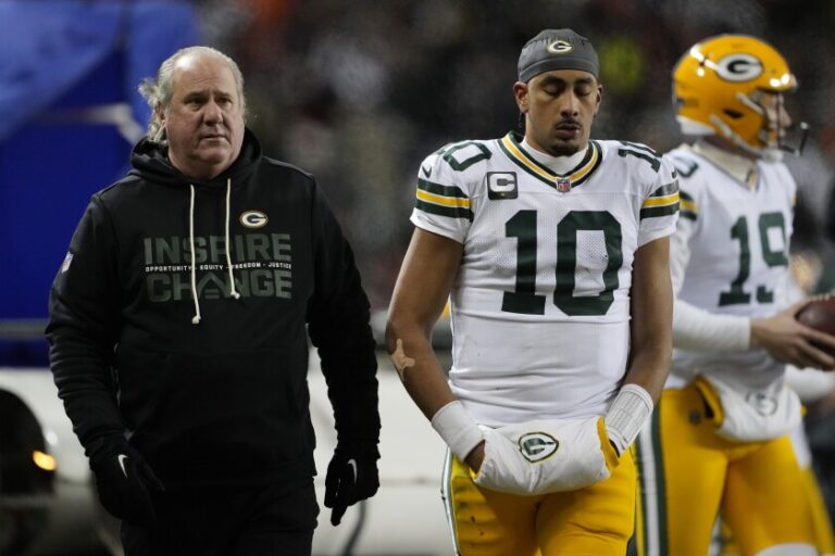 packers-qb-jordan-love-injured-after-head-hit-evaluated-now