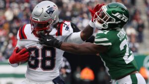 patriots-dominate-jets-42-10-secure-perfect-road-season