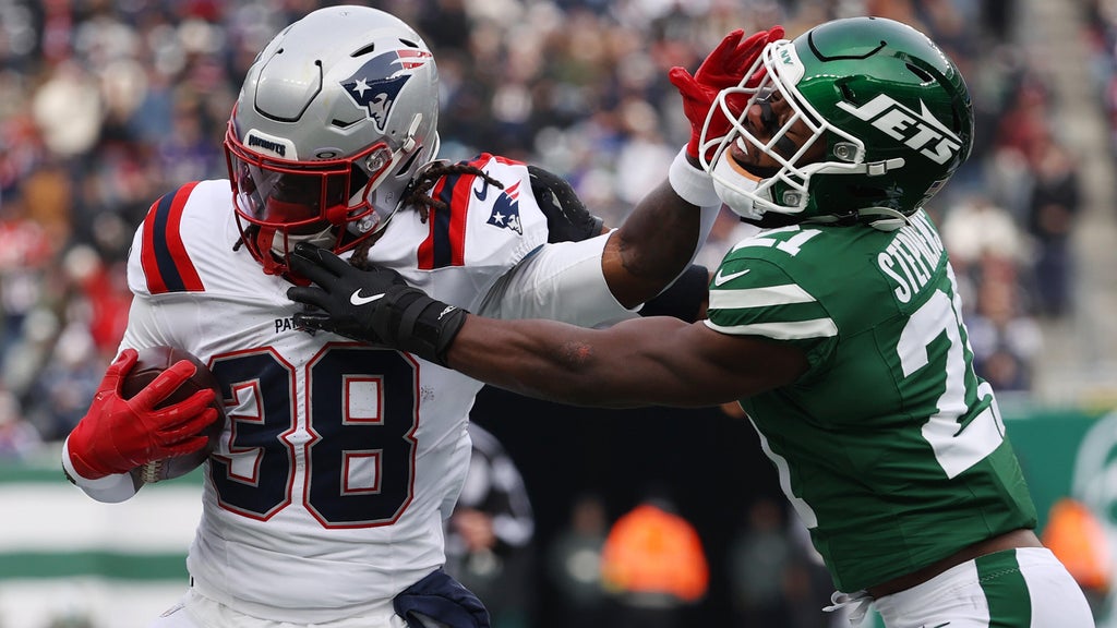 patriots-dominate-jets-42-10-secure-perfect-road-season
