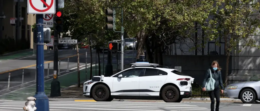 power-outage-darkens-san-francisco-strands-waymo-vehicles