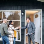 real-estate-agents-urge-sellers-to-leave-during-home-showings