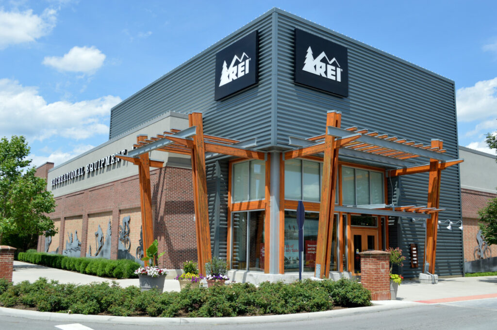 rei-slashes-down-parka-price-to-137-for-cyber-monday-deals