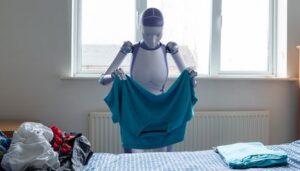 robots-struggle-to-master-laundry-folding-despite-advances