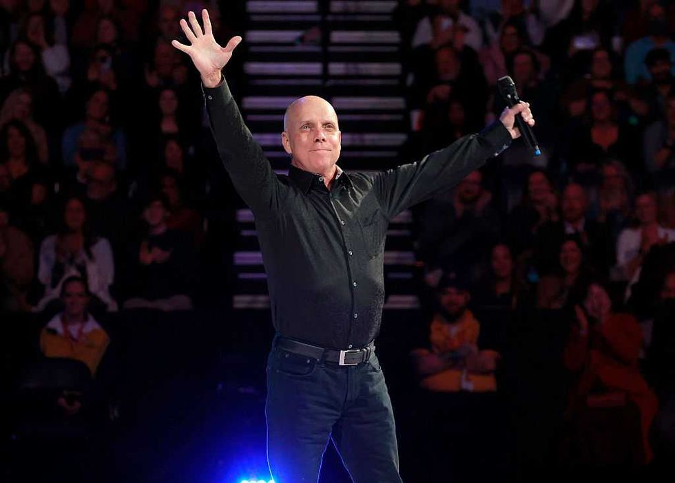 scott-hamilton-brings-holiday-ice-show-and-fundraiser-to-dfw