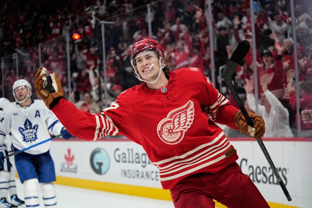 simon-edvinsson-returns-to-score-overtime-winner-for-red-wings
