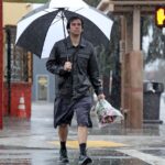 southern-californians-brave-rain-for-last-minute-holiday-shopping