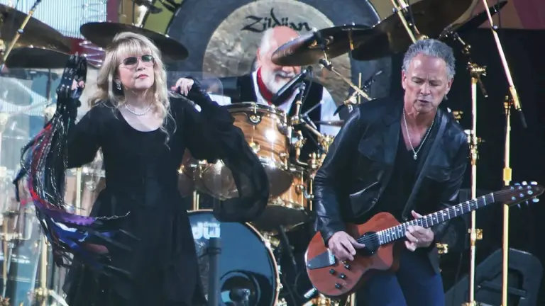 stevie-nicks-revives-silent-night-for-charity-after-38-years