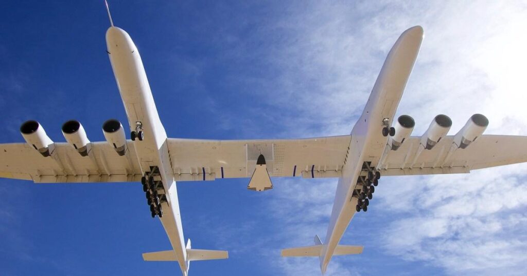 stratolaunch-roc-world-s-largest-plane-spotted-over-california