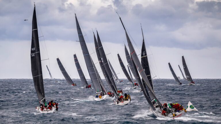 supermaxis-clash-intensifies-on-day-2-of-sydney-to-hobart-race