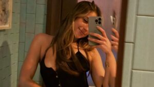 tate-mcrae-stuns-fans-with-bold-leather-coat-look-on-instagram