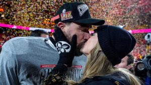 taylor-swift-supports-travis-kelce-in-possible-final-home-game