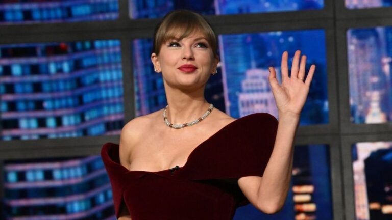 taylor-swift-surprises-fans-with-early-episode-releases