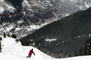 telluride-ski-patrol-to-strike-over-contract-dispute-this-weekend
