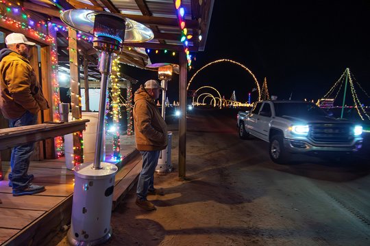 tmt-farms-unveils-dazzling-christmas-lights-drive-thru-experience