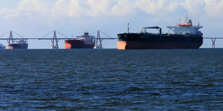 trump-declares-naval-blockade-on-venezuela-ignites-constitutional-debate