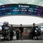 u-s-stocks-decline-as-mixed-economic-data-and-oil-prices-weigh