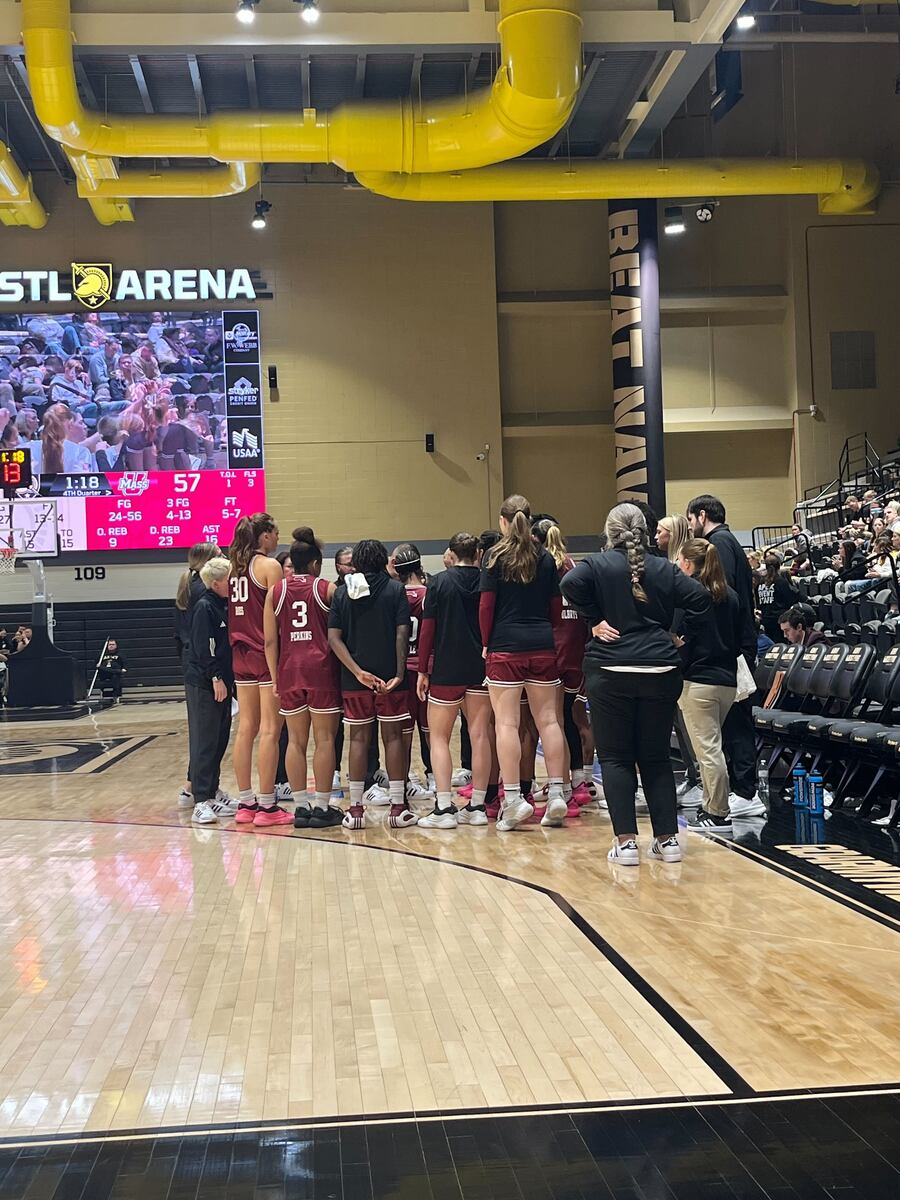 umass-women-s-basketball-suffers-first-loss-to-army-64-61