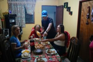 venezuelan-migrants-return-home-for-christmas-amid-us-crackdown