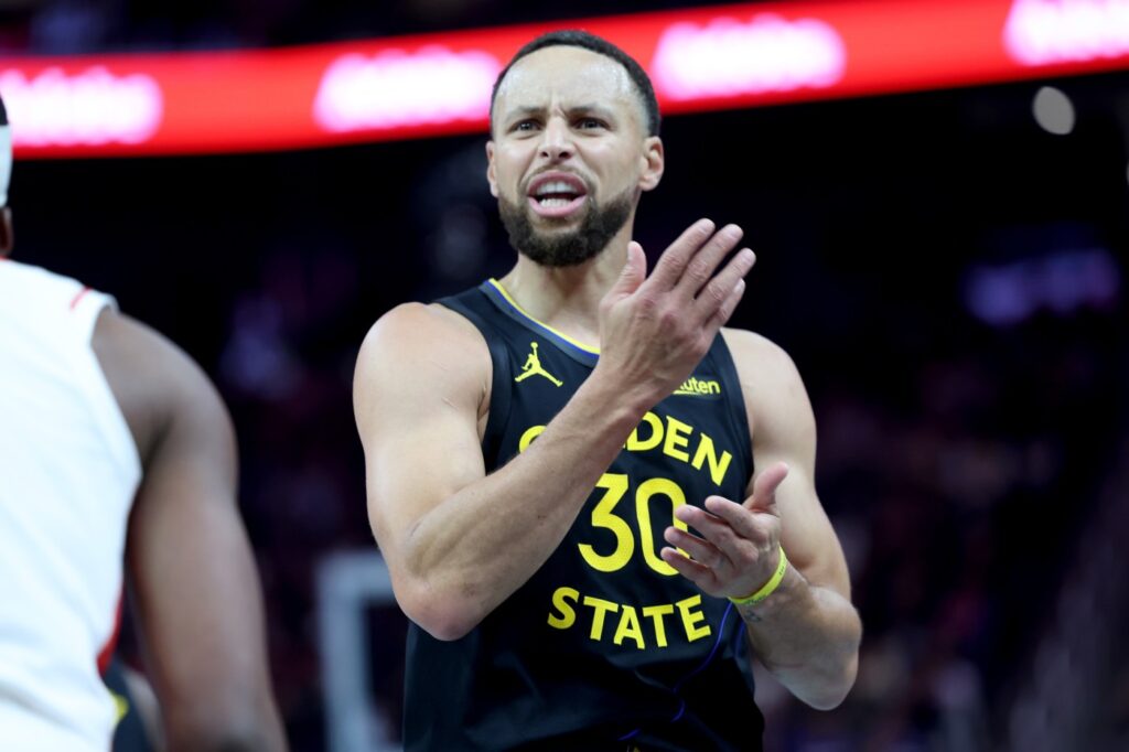 warriors-struggle-without-answers-as-curry-shines-in-losses