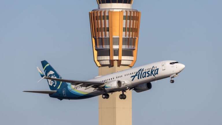 alaska-airlines-ends-proudly-all-boeing-era-with-merger-changes