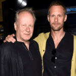 alexander-skarsg-rd-surprises-father-stellan-with-jump-scare-at-awards