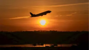 avelo-airlines-halts-deportation-flights-from-arizona-airport