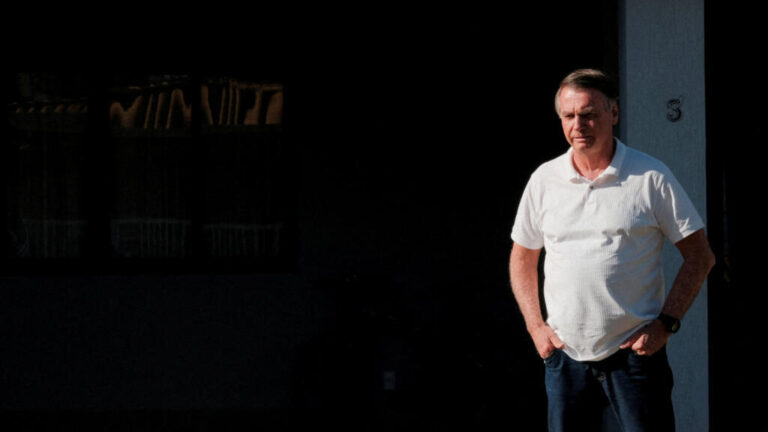 bolsonaro-released-from-hospital-returns-to-prison-after-surgery