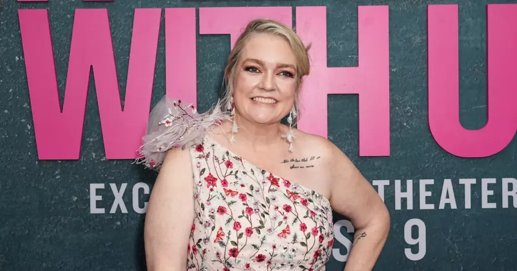 colleen-hoover-updates-fans-on-health-after-cancer-diagnosis