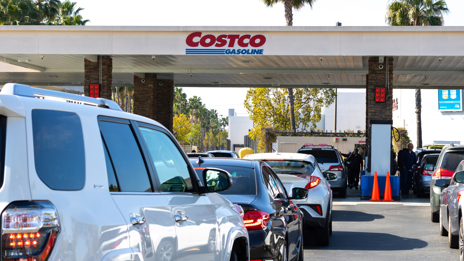 costco-gas-stations-streamline-fueling-with-one-way-traffic