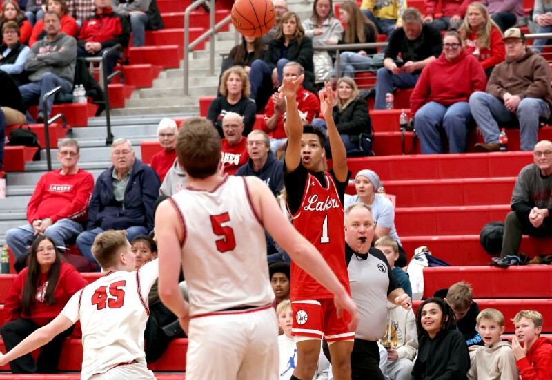 detroit-lakes-dominates-rocori-with-81-61-victory-behind-moss-and-vonruden
