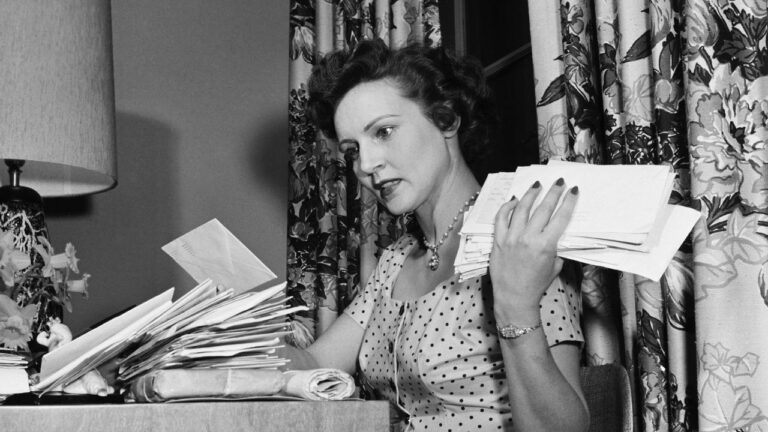 floral-patterns-endure-betty-white-s-timeless-living-room-style