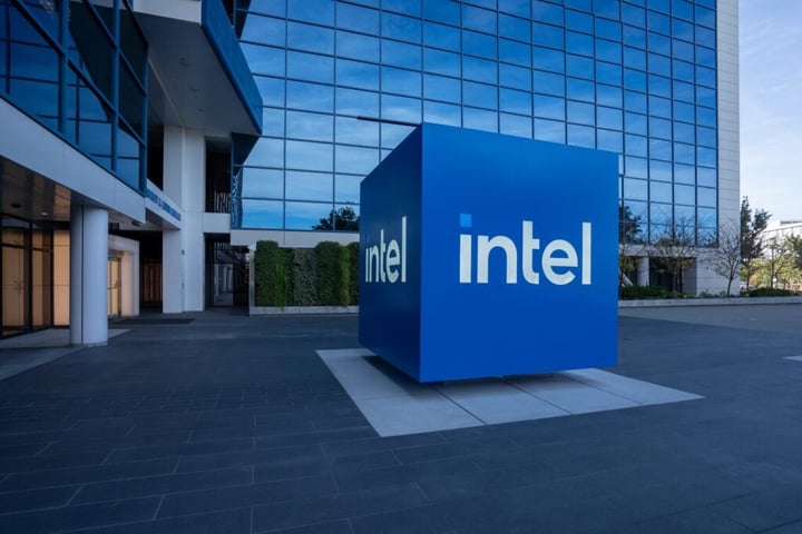 intel-seizes-opportunity-as-ai-demand-strains-taiwan-semiconductor
