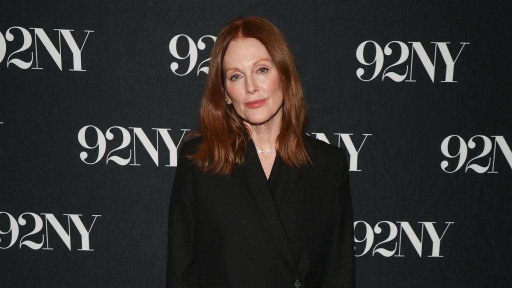 julianne-moore-shares-stunning-bikini-pool-photo-wishing-fans-happy-new-year