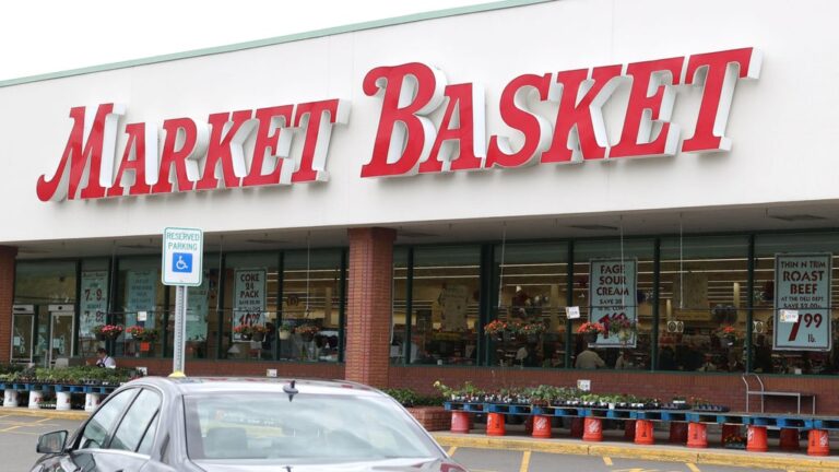 market-basket-retains-no-2-spot-in-grocery-rankings-amid-turmoil