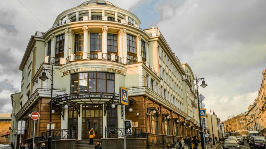 moscow-university-lures-students-with-bonuses-for-military-service