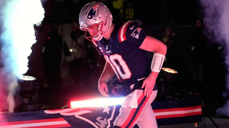 new-england-patriots-battle-houston-texans-in-nfl-playoff-showdown