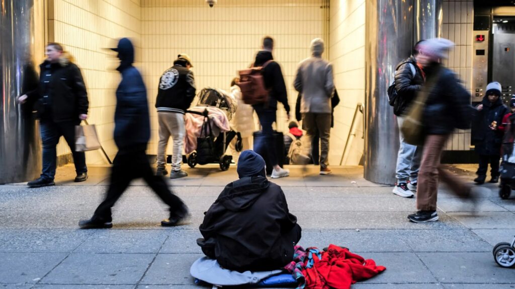 new-nyc-program-delivers-1-200-monthly-to-60-vulnerable-youth