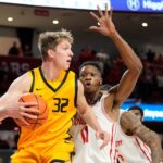 oakland-triumphs-over-robert-morris-with-30-point-performance-from-garrett