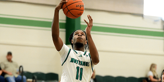 overton-mustangs-dominate-new-summerfield-in-55-25-victory