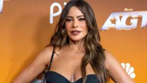 sofia-vergara-s-jaw-dropping-corset-look-sparks-online-frenzy
