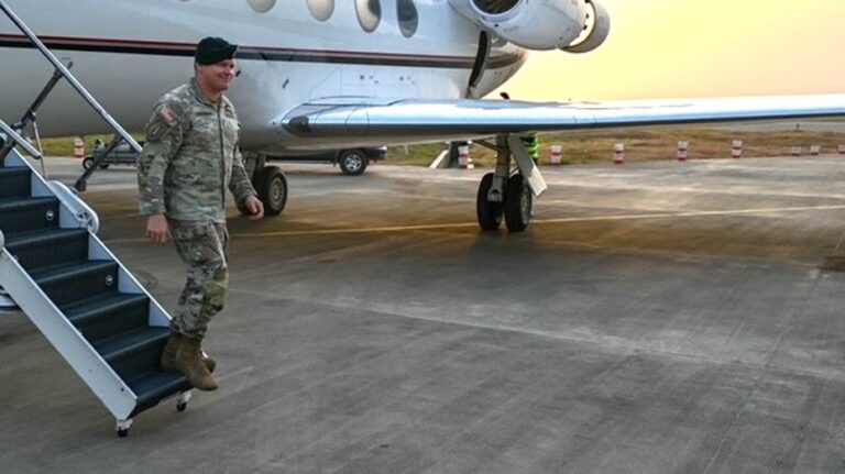 u-s-general-visits-nigeria-as-terrorists-retreat-after-airstrikes