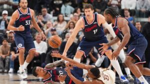 warriors-fall-103-102-as-kerr-ejected-curry-fouls-out-in-thriller