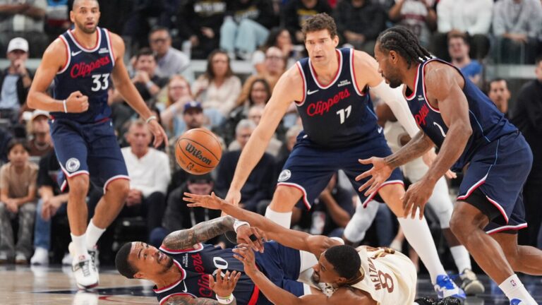 warriors-fall-103-102-as-kerr-ejected-curry-fouls-out-in-thriller