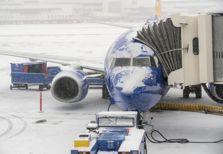 winter-storm-grounds-over-8-000-flights-across-the-u-s-