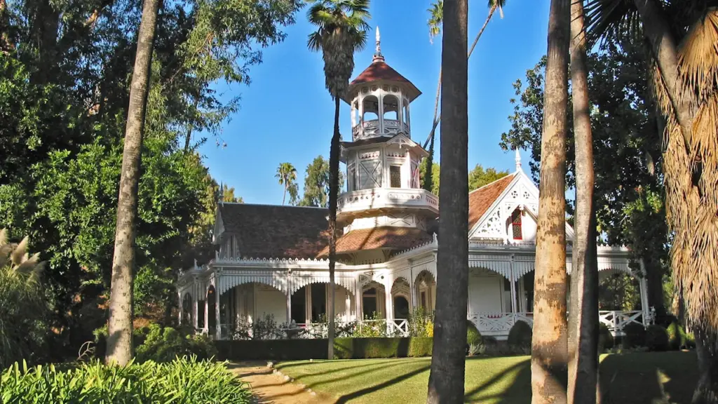 celebrate-valentine-s-day-with-vintage-charm-at-queen-anne-cottage