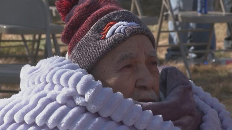 granddaughter-organizes-classic-car-parade-for-grandpa-80-battling-cancer