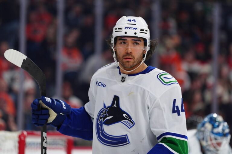 kiefer-sherwood-set-for-sharks-debut-against-avalanche