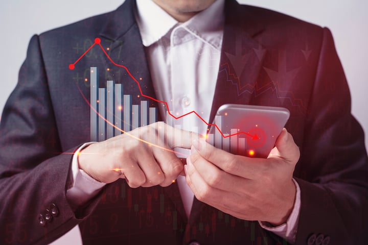 monster-beverage-stock-surges-0-84-amid-p-e-ratio-concerns