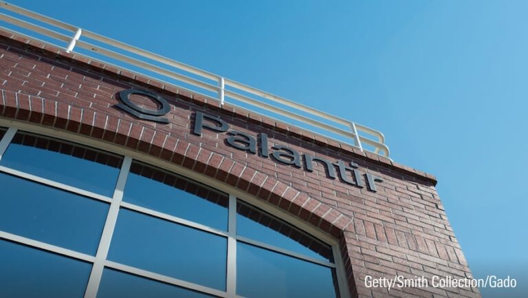 palantir-surges-after-strong-q4-earnings-and-growth-forecast